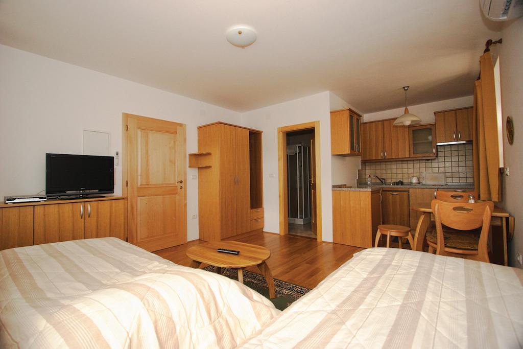Apartments Janks Vremski Britof Pokój zdjęcie